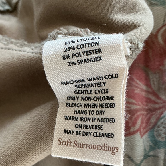 Floral Patterned Pants - Picture 3 of 4